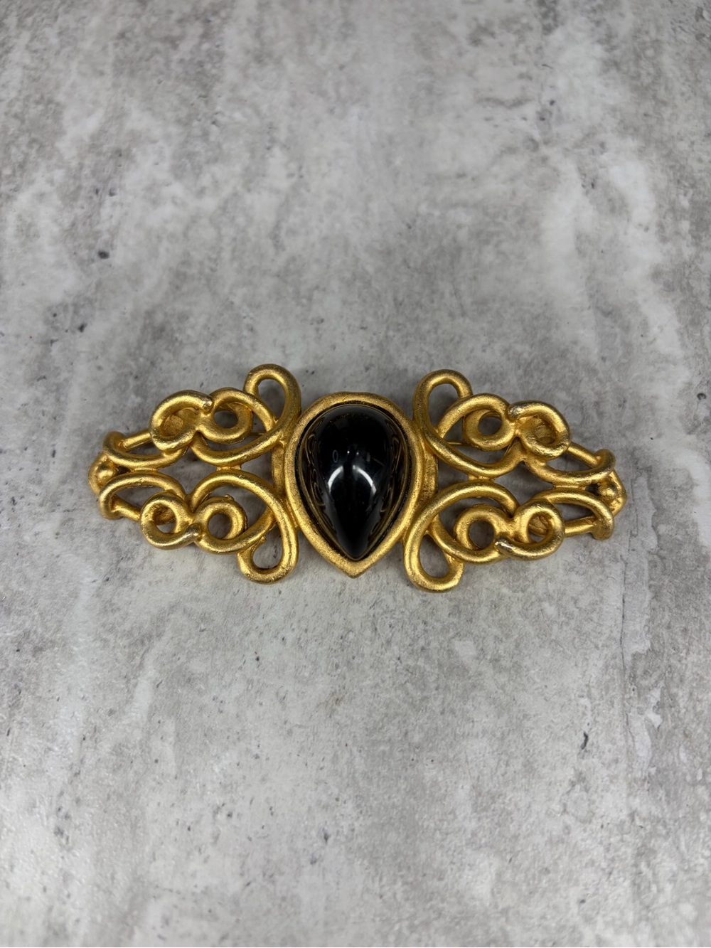 Vintage Les Bernard Ornate Brooch Pin Gold Tone Jewelry Scrollwork Signed